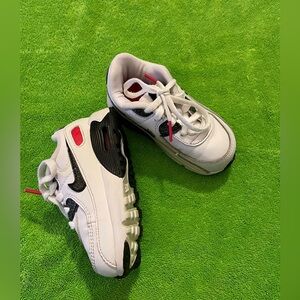 NIKE AIRMAX White and Black Sneakers